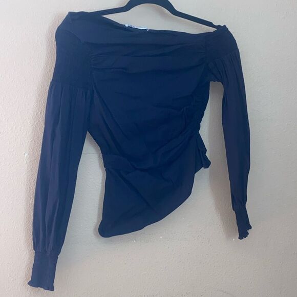 Zara Tops - Black long sleeve ruched blouse